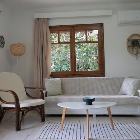 Small Theater Apartment Epidaurus Exterior photo